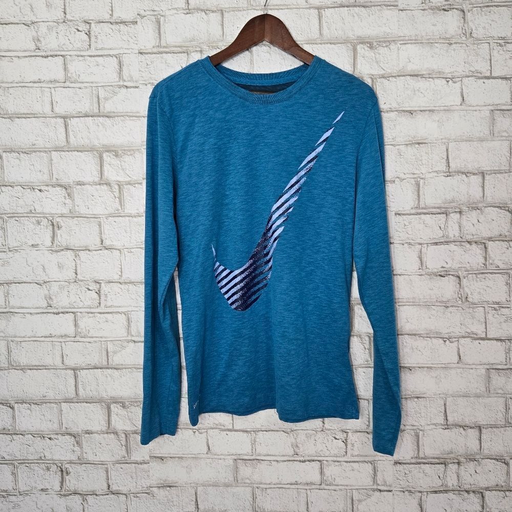 The Nike Tee long‎ sleeve tee